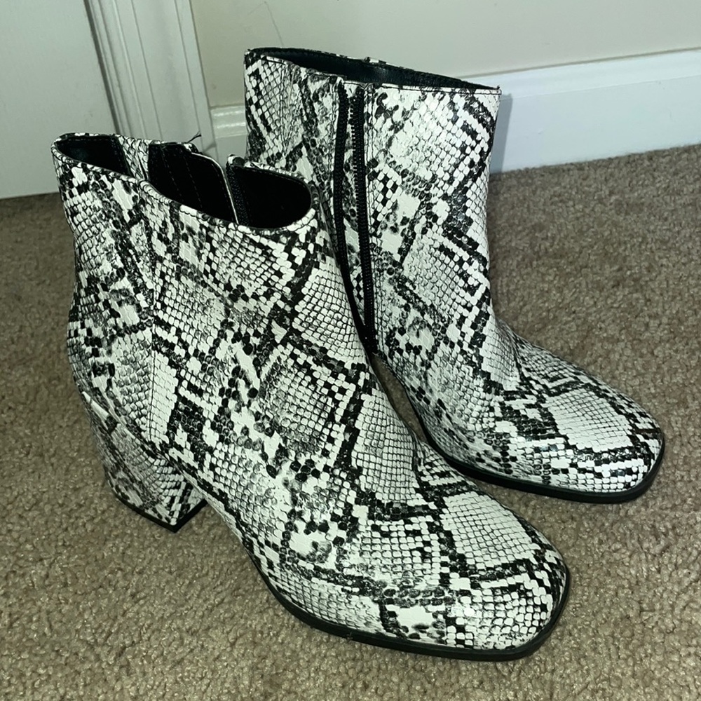 SNAKE SKIN BOOTIES